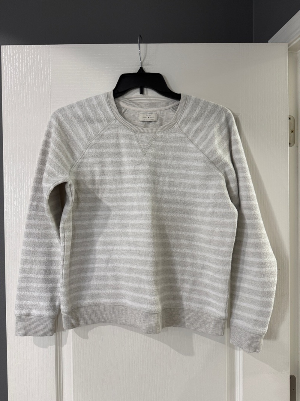 Lucky Brand Women’s Light Gray & White Striped Crewneck Sweatshirt Size medium